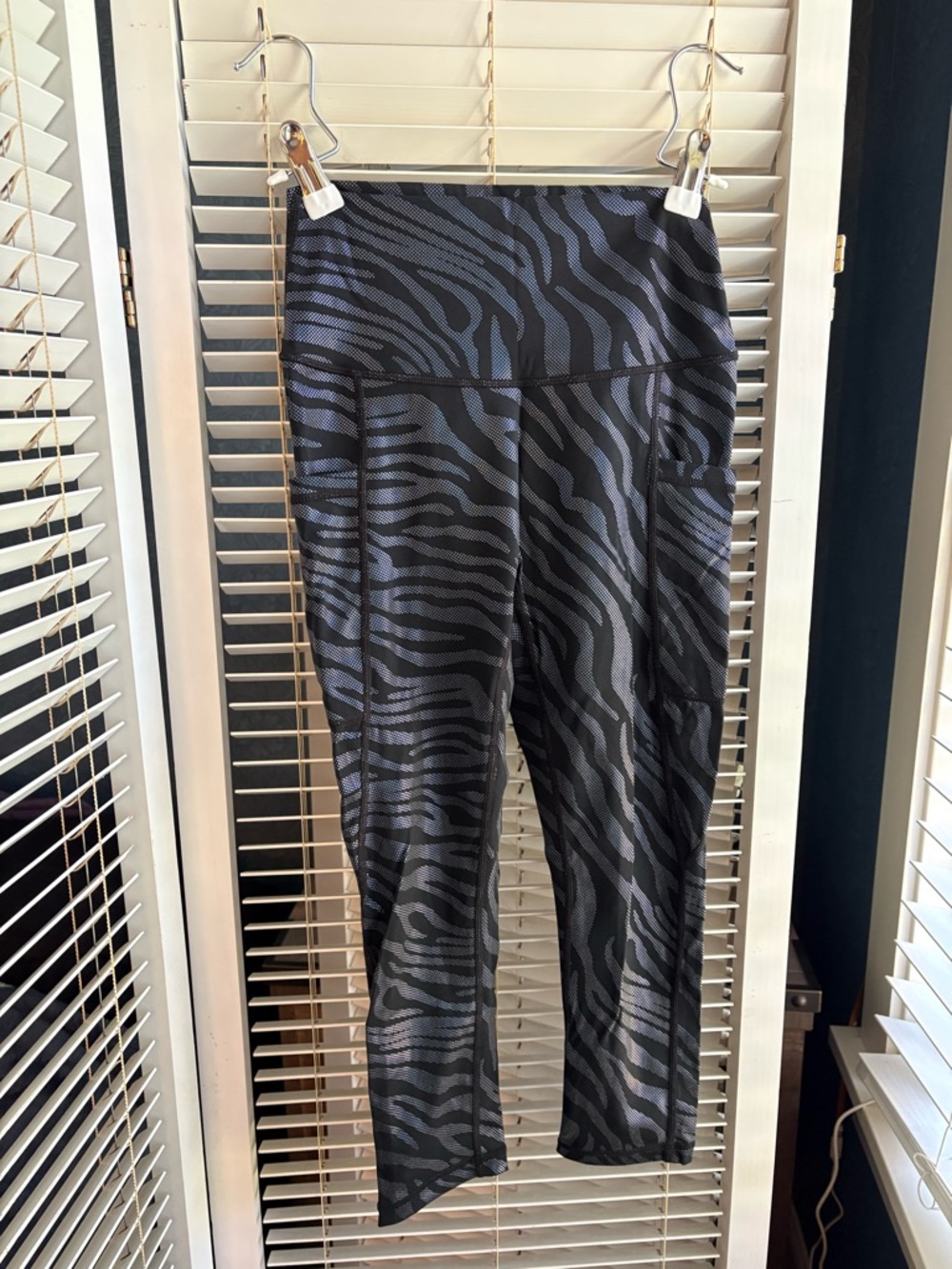 High-Waist Zebra Print Leggings - Iridescent stripes Size XS